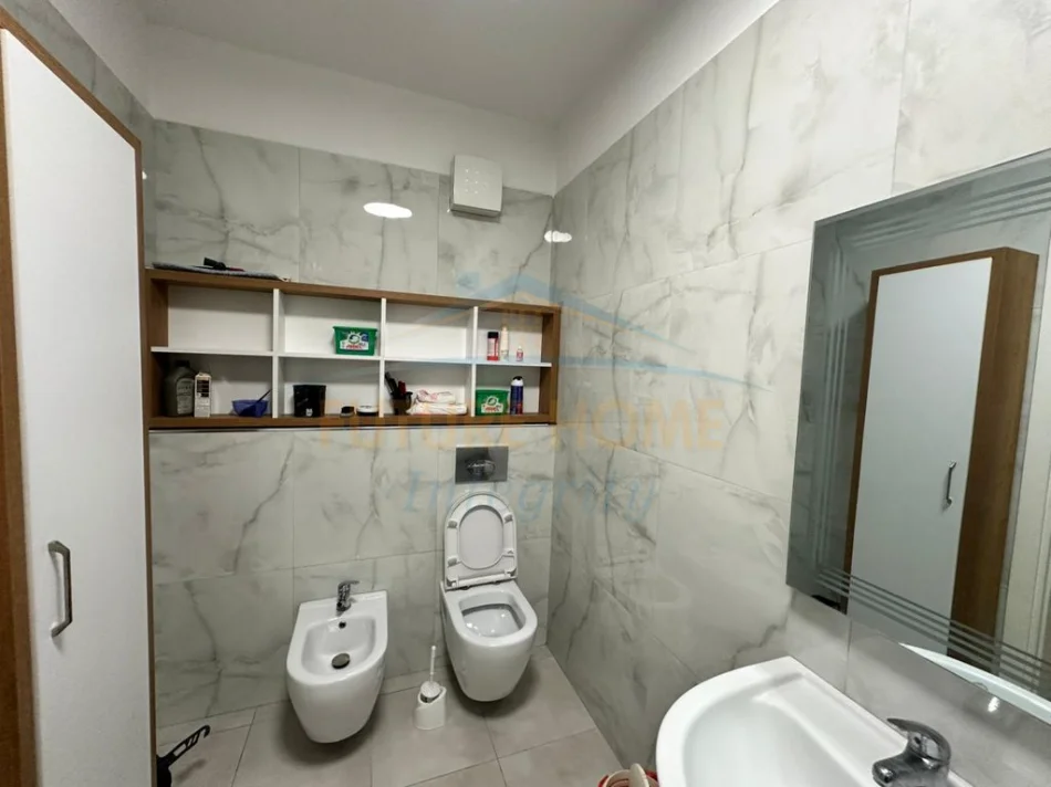 Tirane, shitet apartament 2+1+2+Post Parkimi, Kati 3, 108 m² 260.000 € (Ali Demi)