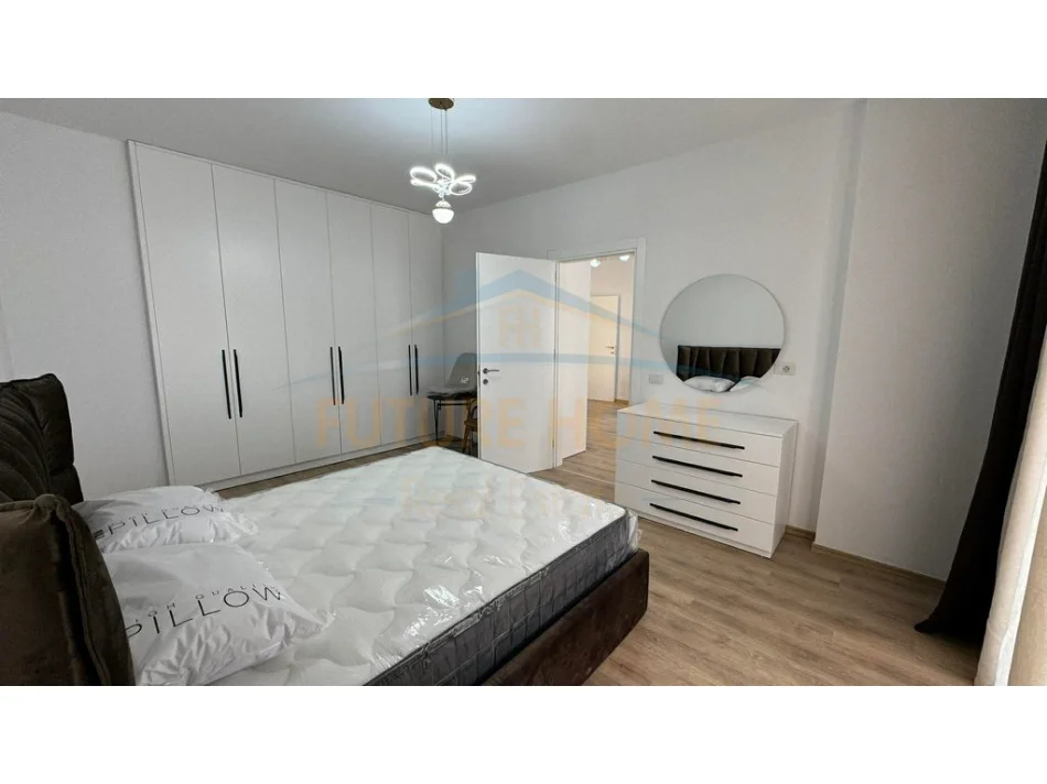 Tirane, jepet me qera apartament 2+1 Kati 8, 104 m² 550 € 