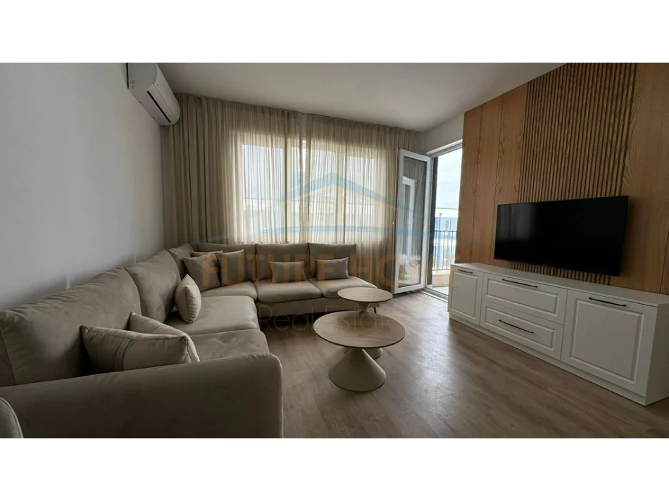 Tirane, jepet me qera apartament 2+1 Kati 8, 104 m² 550 € (Univers City)