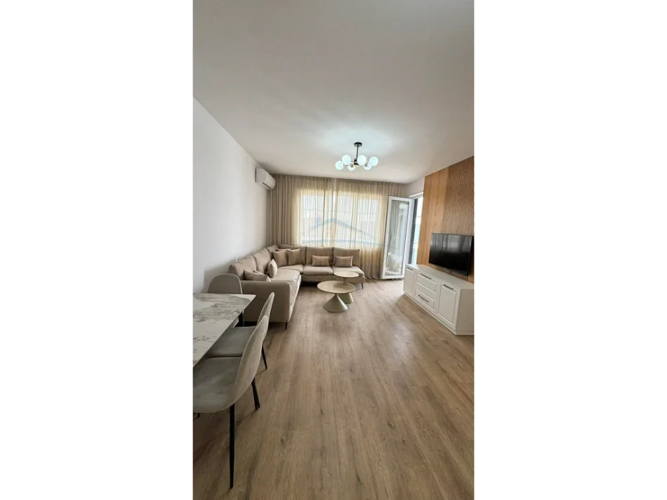 Tirane, jepet me qera apartament 2+1 Kati 8, 104 m² 550 € (Univers City)