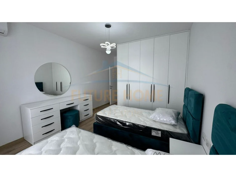 Tirane, jepet me qera apartament 2+1 Kati 8, 104 m² 550 € (Univers City)