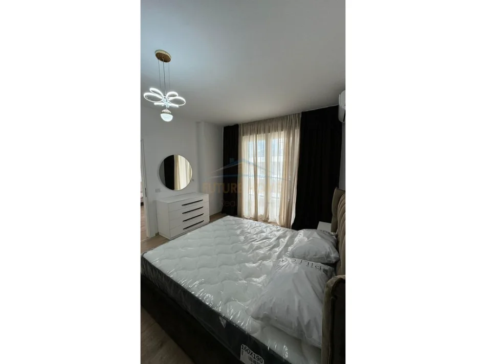 Tirane, jepet me qera apartament 2+1 Kati 8, 104 m² 550 € (Univers City)