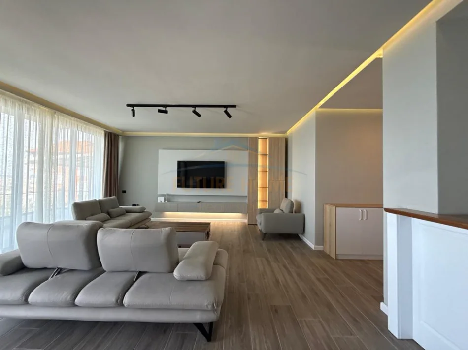Vlore, shitet apartament 2+1+Aneks+Ballkon Kati 0, 148 m² 389.000 € (Uji i Ftohte)