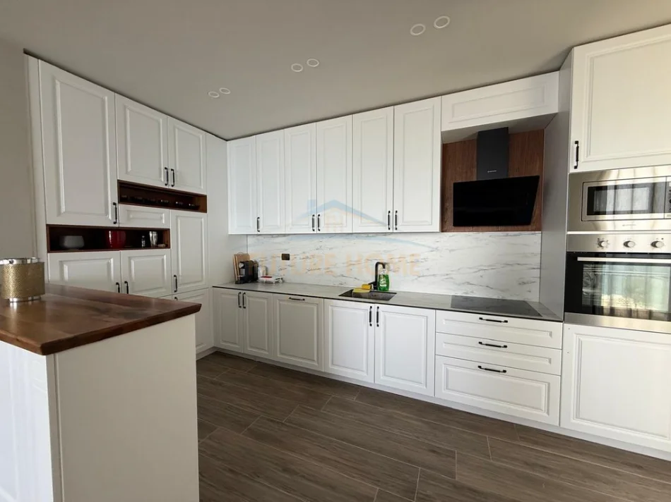 Vlore, shitet apartament 2+1 Kati 0, 148 m² 389.000 € (UJI I FTOHTE)