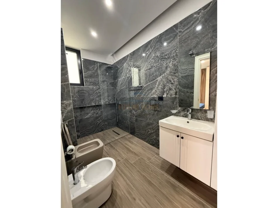 Vlore, shitet apartament 2+1 Kati 0, 148 m² 389.000 € (UJI I FTOHTE)