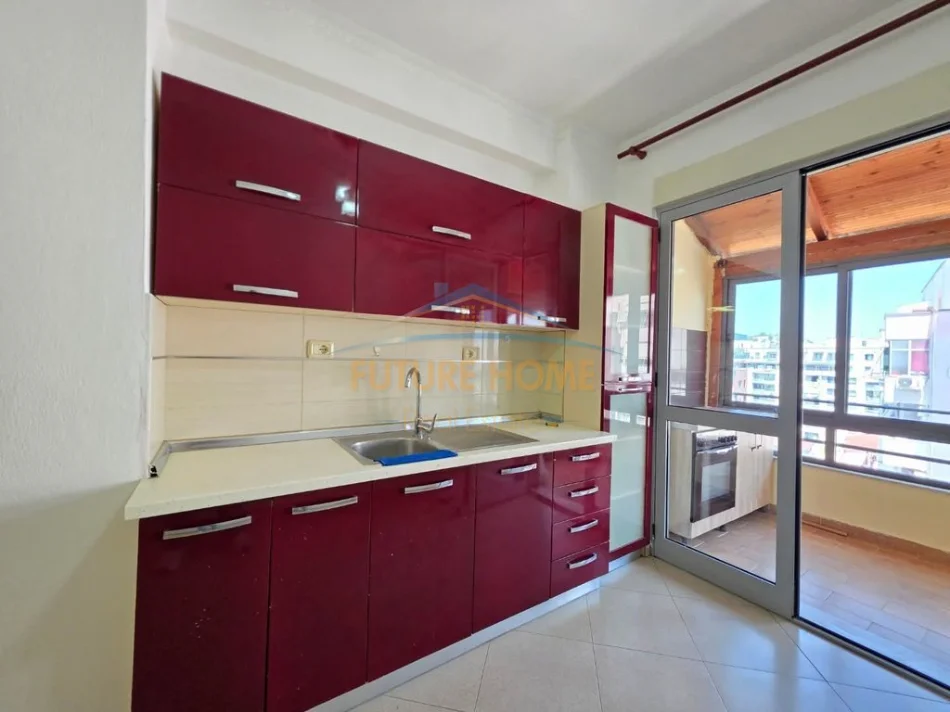 Tirane, jepet me qera apartament 1+1 Kati 7, 105 m² 400 € (Yzberisht)