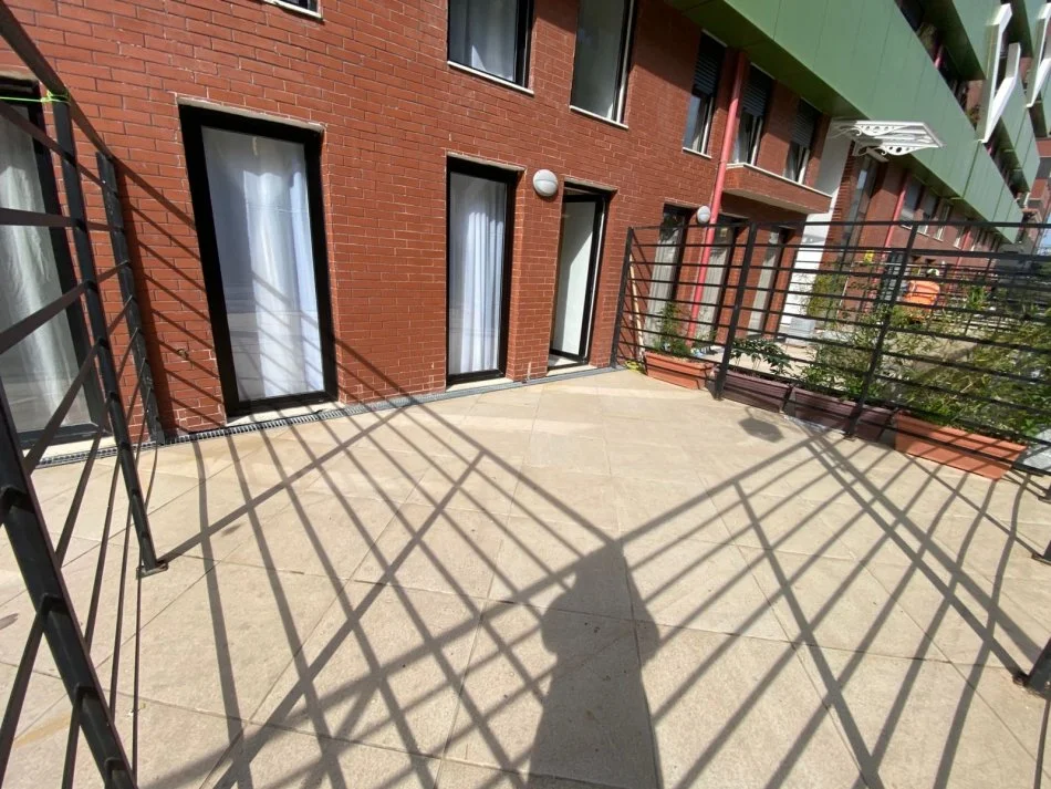 Durres, jepet me qera apartament duplex 2+1+Aneks+Ballkon Kati 1, 120 m² 800 € (Kodra e diellit 2)