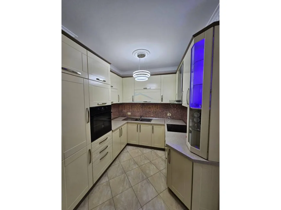 Qera, Apartament 2+1+2 +Post Parkimi,Rruga Jordan Misja,Tiranë.