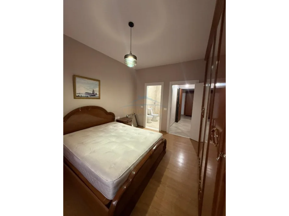 Tirane, jepet me qera apartament 2+1 Kati 3, 94 m² 600 € (Rruga e Dibres, prane QSUT)