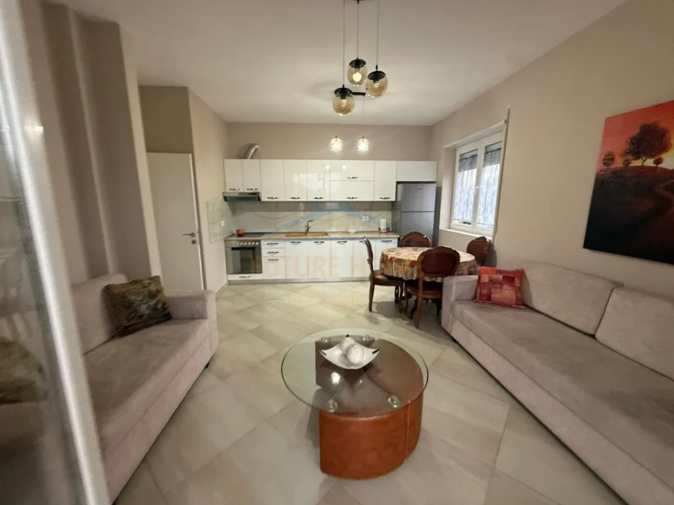 Tirane, jepet me qera apartament 2+1+Aneks+Ballkon Kati 3, 96 m² 600 € (spitali amerikan 2)