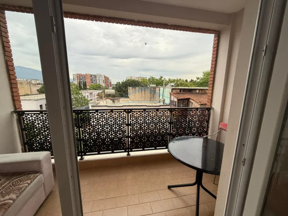 Tirane, jepet me qera apartament 2+1 Kati 3, 94 m² 600 € (Rruga e Dibres, prane QSUT)