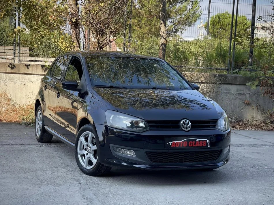 Tirane, shes makine VW POLO Nafte, blu e errët manuale Kondicioner 206.000 km 5.600 €