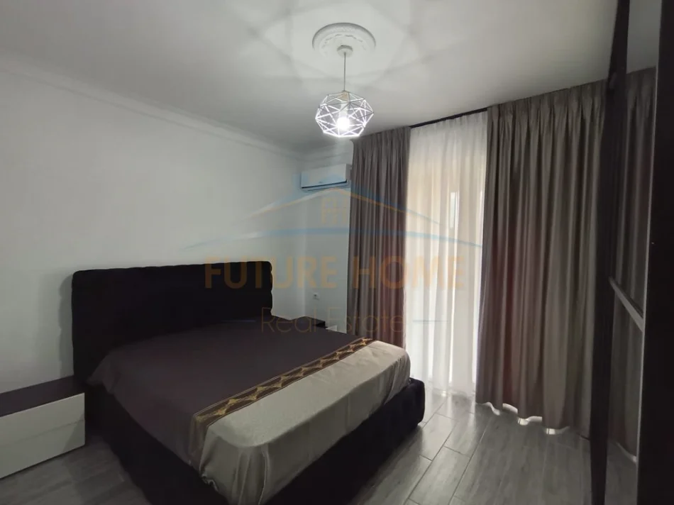 Tirane, jepet me qera apartament 2+1 Kati 10, 100 m² 550 € (Gand GALERI)