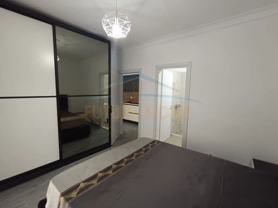 Tirane, jepet me qera apartament 2+1 Kati 10, 100 m² 550 € (Gand GALERI)