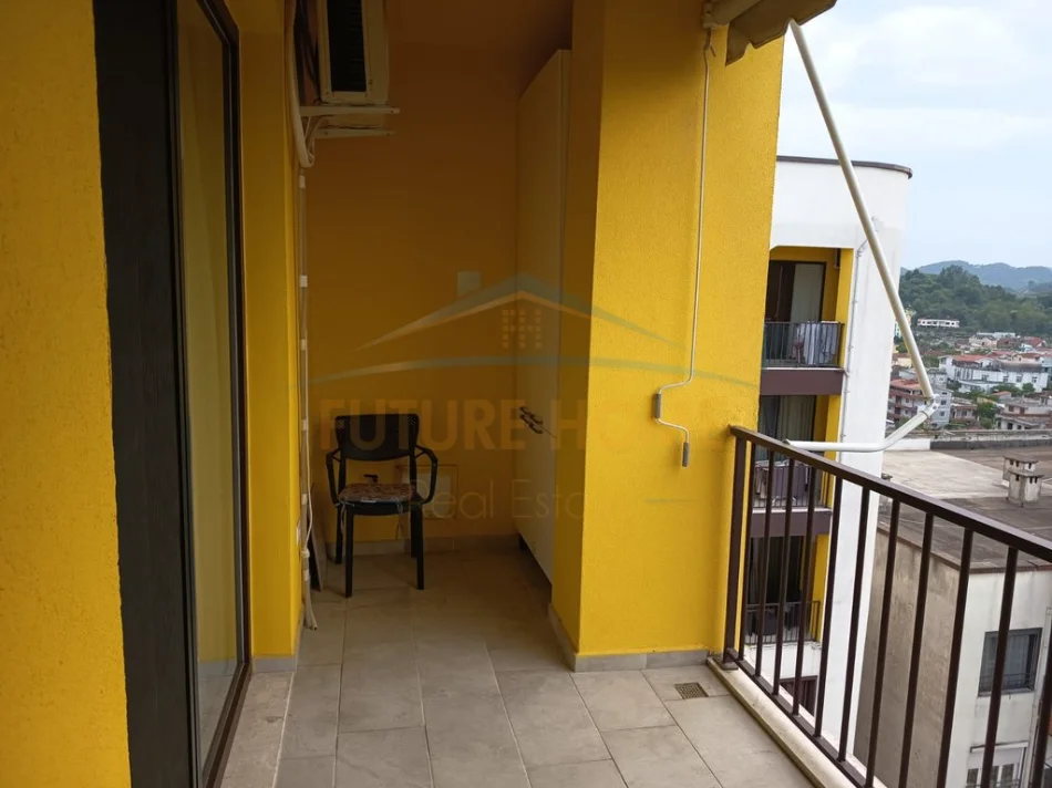 Tirane, jepet me qera apartament 2+1+Ballkon Kati 10, 100 m² 550 € (Grand Galeri Yzberisht, Tirane)