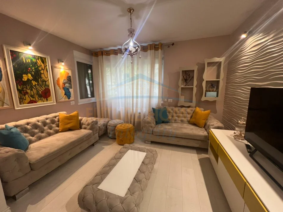 Shqiperi, jepet me qera apartament 2+1 Kati 2, 89 m² 1.100€ (Kopshti Zoologjik)