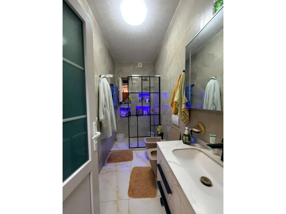 Tirane, shitet apartament 2+1 , 100 m² 115.000 € (Kamez)