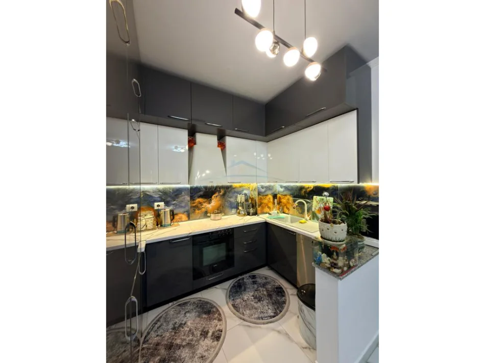 Tirane, shitet apartament 2+1 , 100 m² 115.000 € (Kamez)