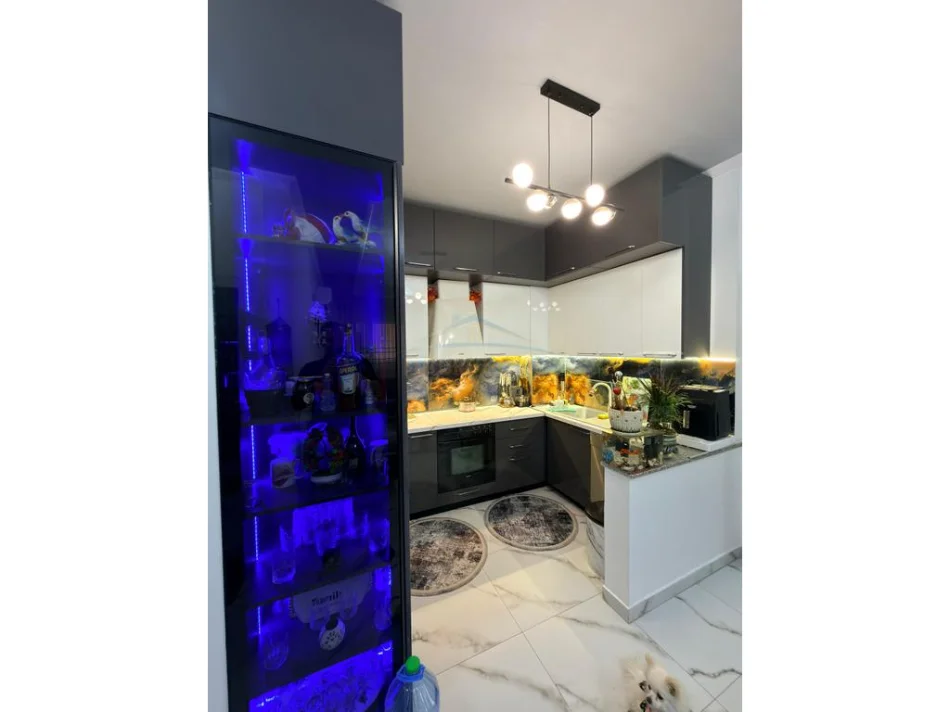 Tirane, shitet apartament 2+1 Kati 5, 100 m² 115.000 € (KAMEZ)