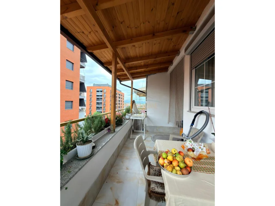 Tirane, shitet apartament 2+1+Ballkon Kati 5, 115.000 € (KAMEZ)