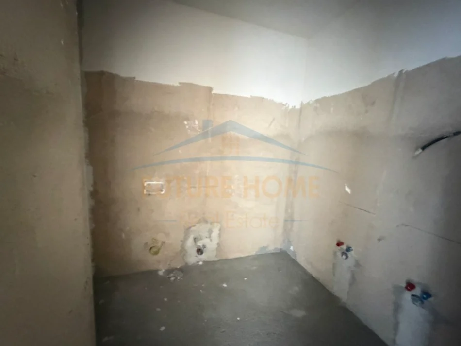 Tirane, shitet apartament 1+1 Kati 8, 91 m² 182.000 € (Ish parku autobuzave)