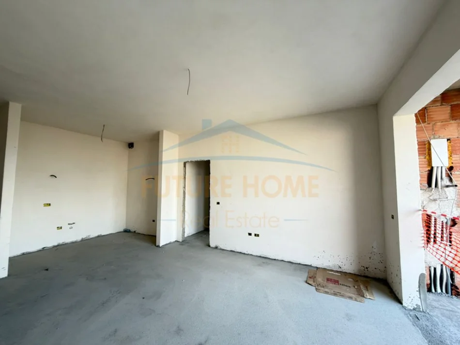 Tirane, shitet apartament 1+1 Kati 8, 91 m² 182.000 € (Ish parku autobuzave)