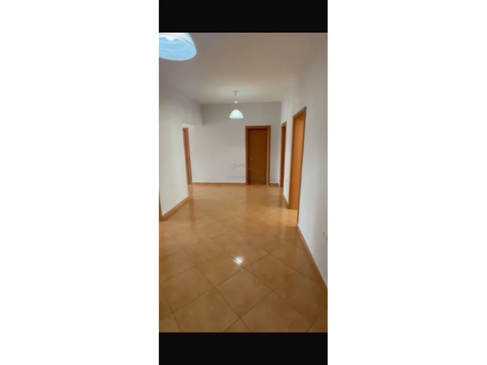 Tirane, jepet me qera apartament 2+1+Ballkon Kati 3, 80 m² 1.000 € (afer globe)