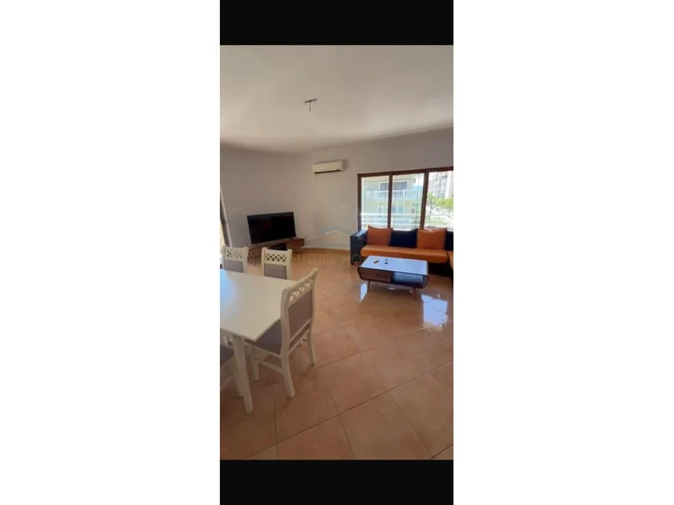 Tirane, jepet me qera apartament 2+1+Ballkon Kati 3, 80 m² 1.000 € (afer globe)