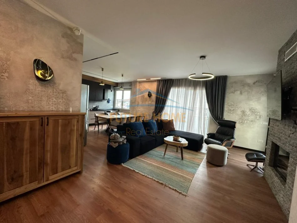 Tirane, jepet me qera apartament 2+1 , 200 m² 1.500 € (Delijorgji)