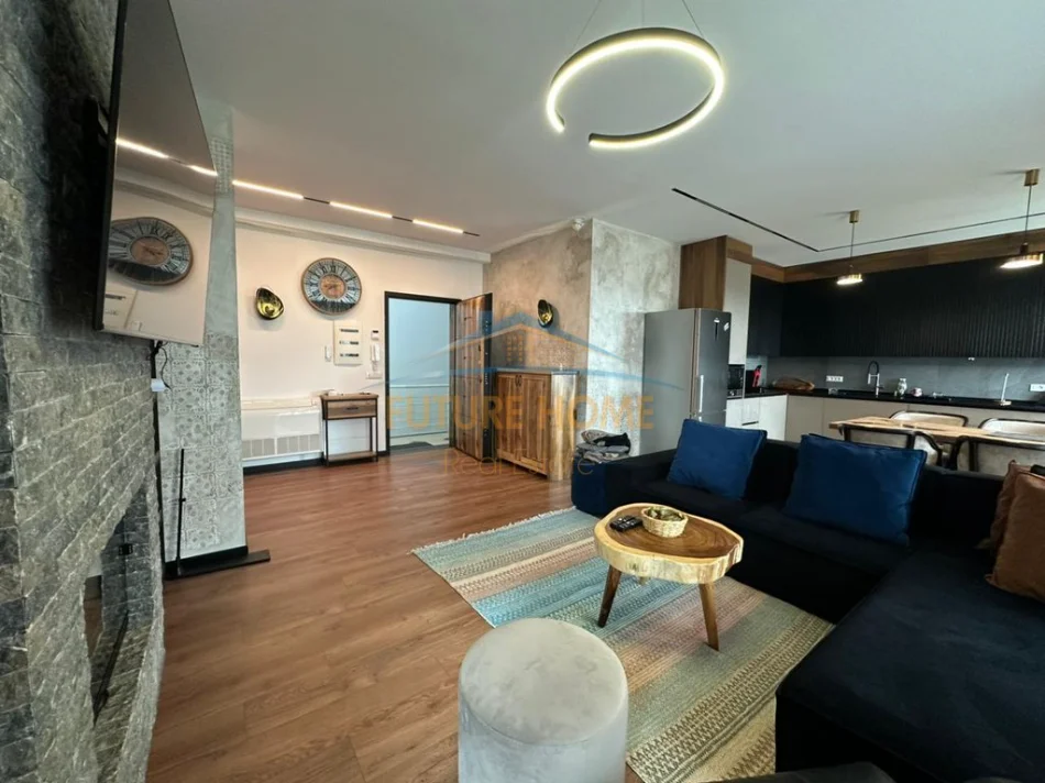 Tirane, jepet me qera apartament 2+1+Ballkon , 200 m² 1.700 € (Prane Kompleksit Delijorgj)