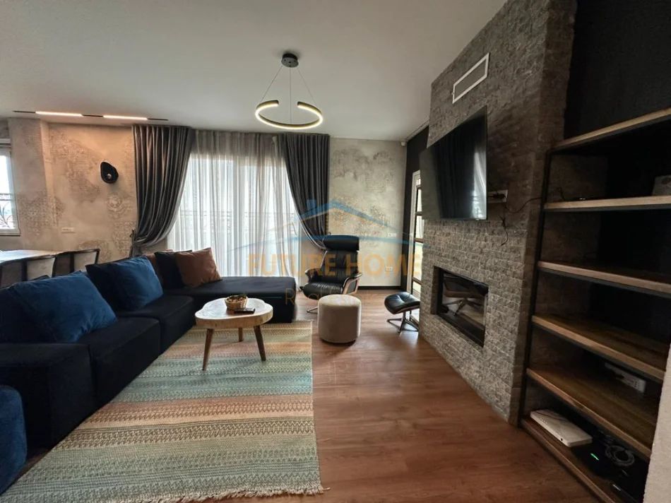 Tirane, jepet me qera apartament 2+1+Ballkon , 200 m² 1.700 € (Prane Kompleksit Delijorgj)