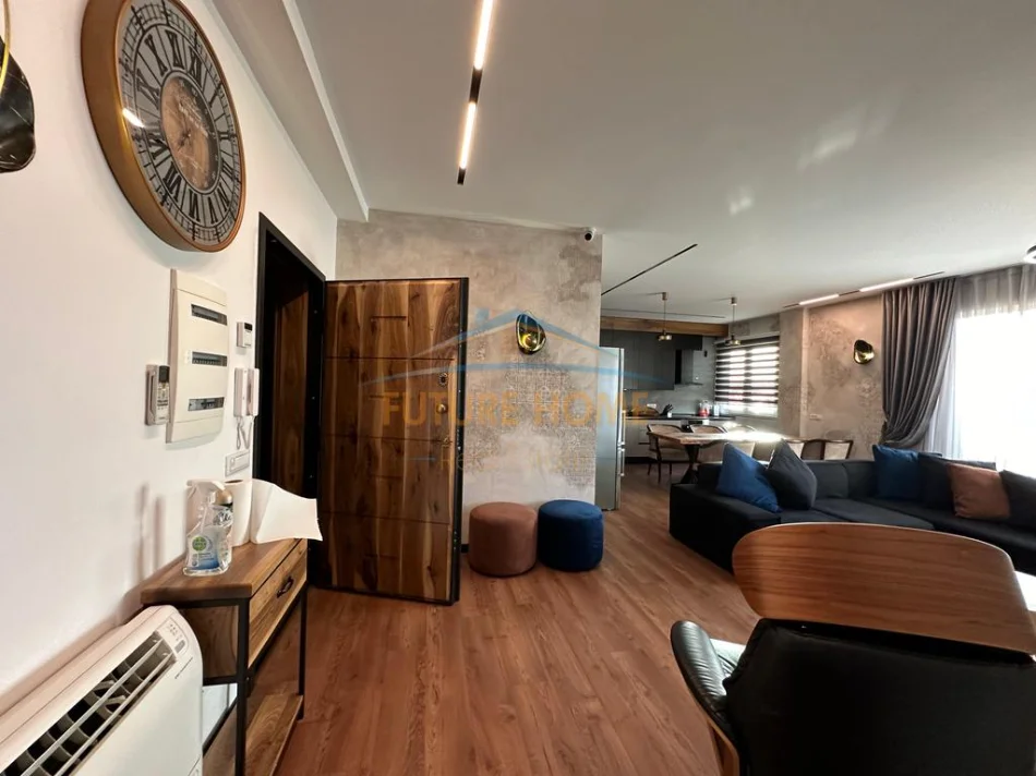 Tirane, jepet me qera apartament 2+1+Ballkon , 200 m² 1.700 € (Prane Kompleksit Delijorgj)