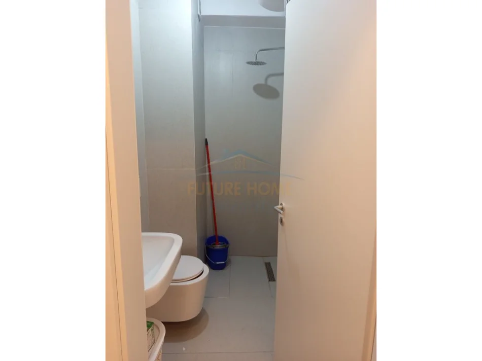 Tirane, jepet me qera apartament 1+1+Ballkon Kati 2, 400 € (Ali Demi, Kompleksi Kadiu)