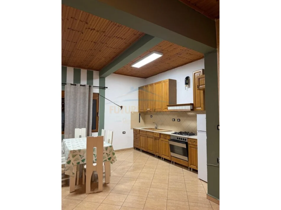 Tirane, jepet me qera Vile 2+1 Kati 3, 107 m² 380 € (mezez , mbrapa Burger ija)