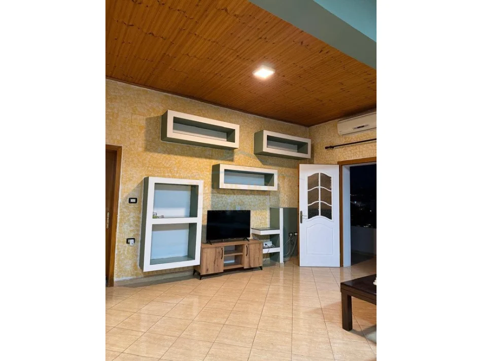 Tirane, jepet me qera Vile 2+1 Kati 3, 104 m² 380 € (MEZEZE)