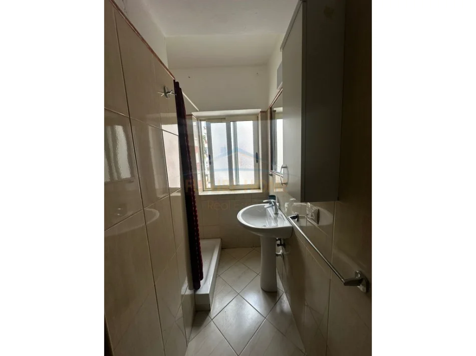 Durres, jepet me qera apartament 1+1 , 45 m² 400 € (Vollga, Durrës.)