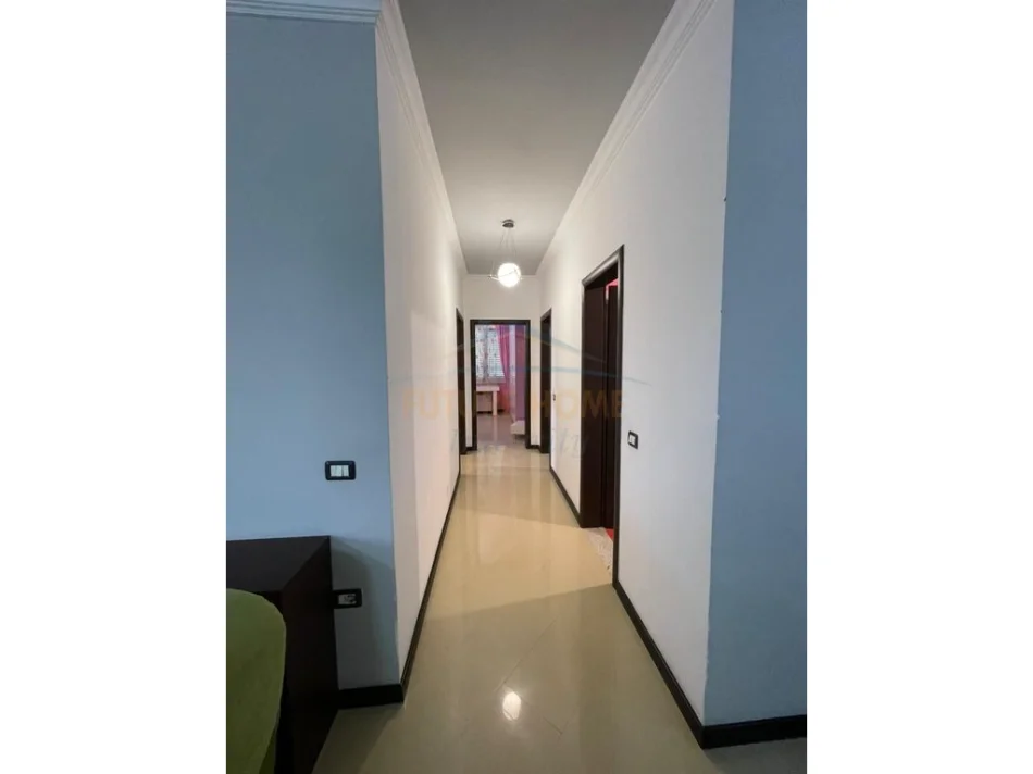 Tirane, jepet me qera apartament 2+1 Kati 5, 92 m² 500 € (Vilat Gjermane)