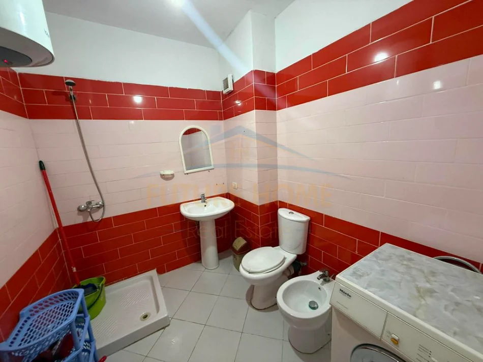 Tirane, jepet me qera apartament 1+1 Kati 6, 65 m² 450 € (Unaza e Re)