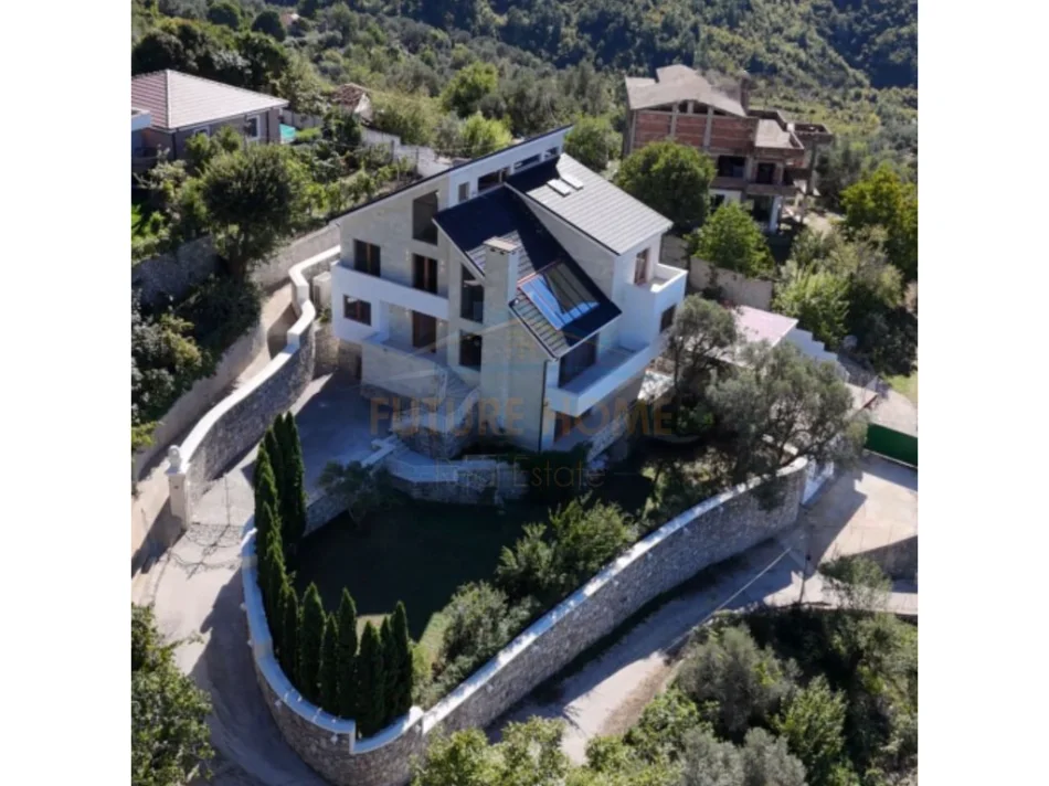 Tirane, jepet me qera Vile , 630 m² 3.500 € (Petrele)