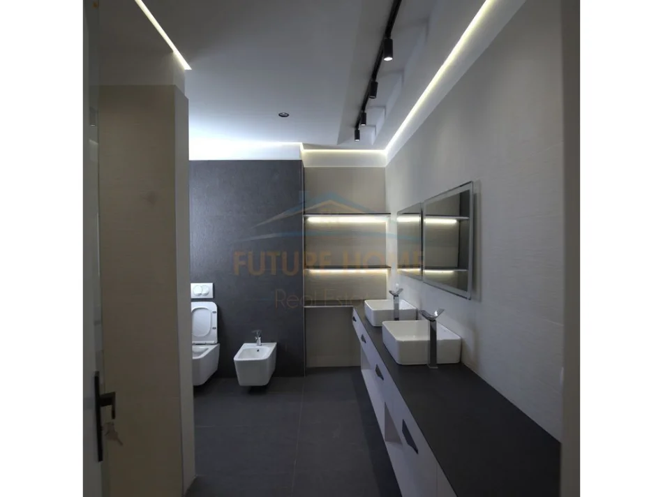 Tirane, jepet me qera Vile , 630 m² 3.500 € (Petrele)