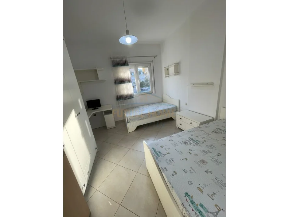 Tirane, jepet me qera apartament 2+1+Ballkon Kati 2, 105 m² 750 € (Komuna e Parisit)