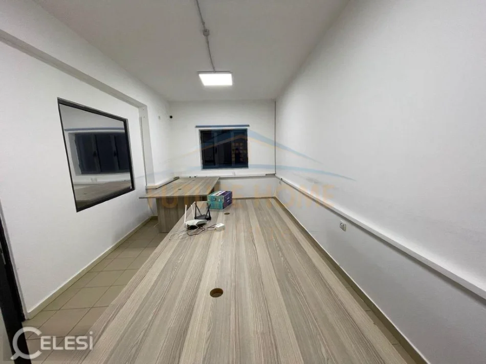 Tirane, jepet me qera ambjent biznesi Kati 0, 121 m² 750 € (Pazari i Ri, Tirane)