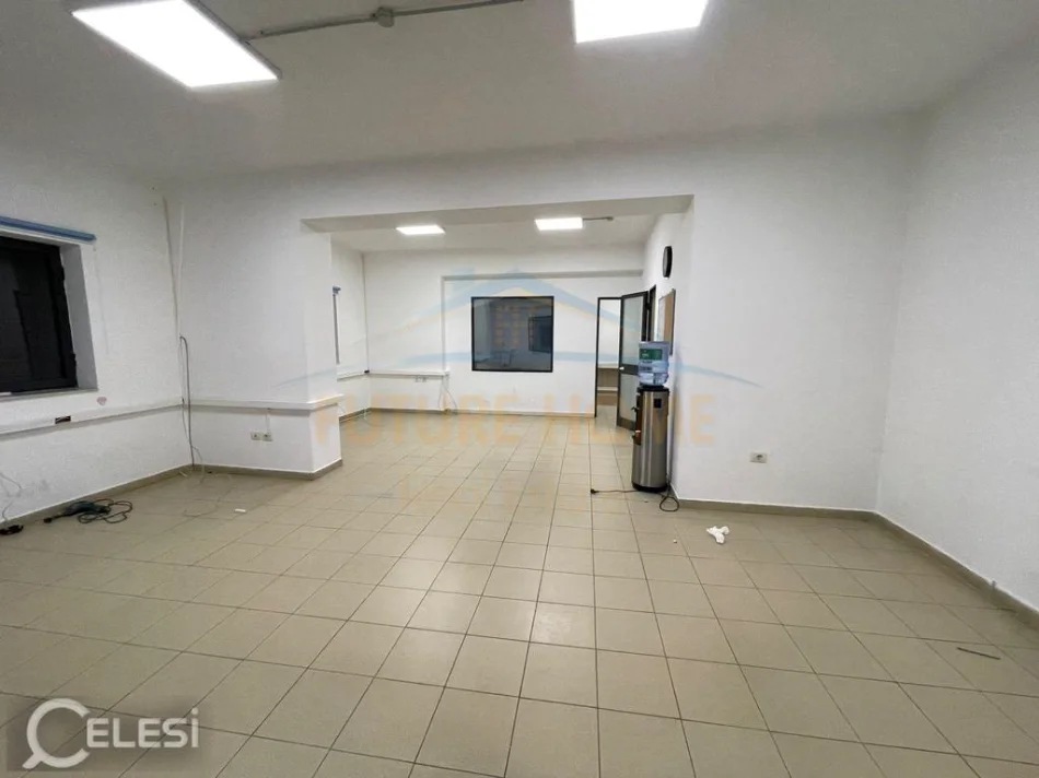 Tirane, jepet me qera ambjent biznesi Kati 0, 121 m² 750 € (Pazari i Ri, Tirane)