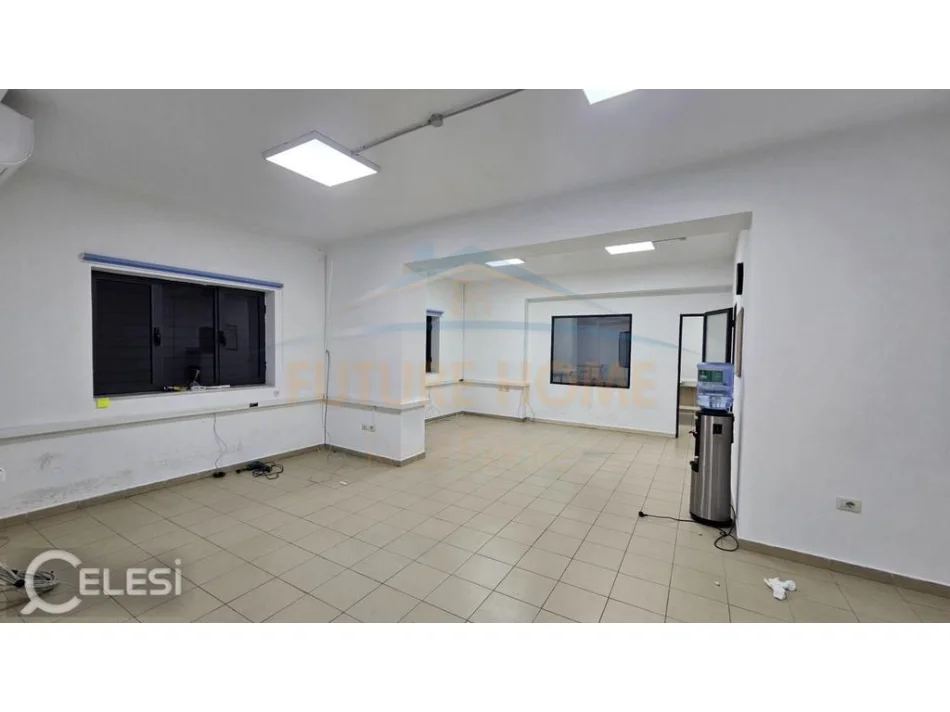 Tirane, jepet me qera ambjent biznesi Kati 0, 121 m² 750 € (Pazari i Ri, Tirane)