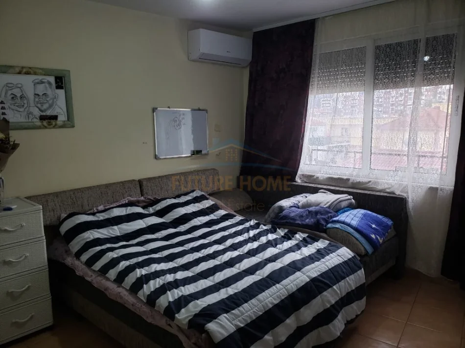 Tirane, jepet me qera apartament 1+1 Kati 4, 65 m² 450 € (Laprake)