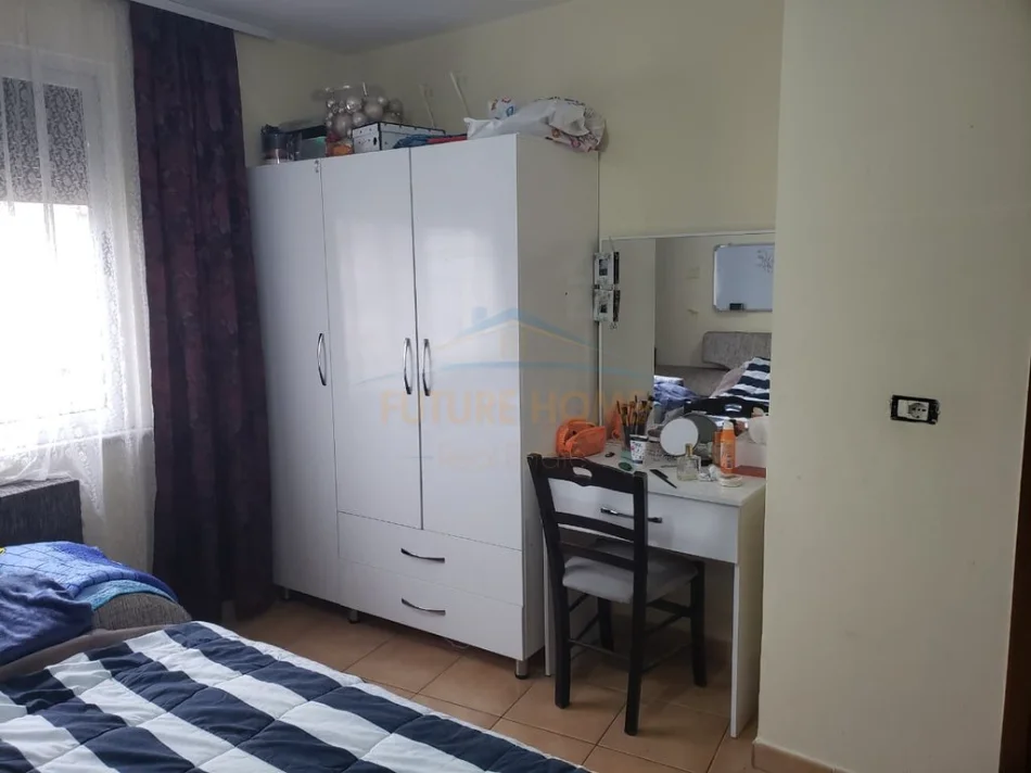 Tirane, jepet me qera apartament 1+1 Kati 4, 65 m² 450 € (Laprake)