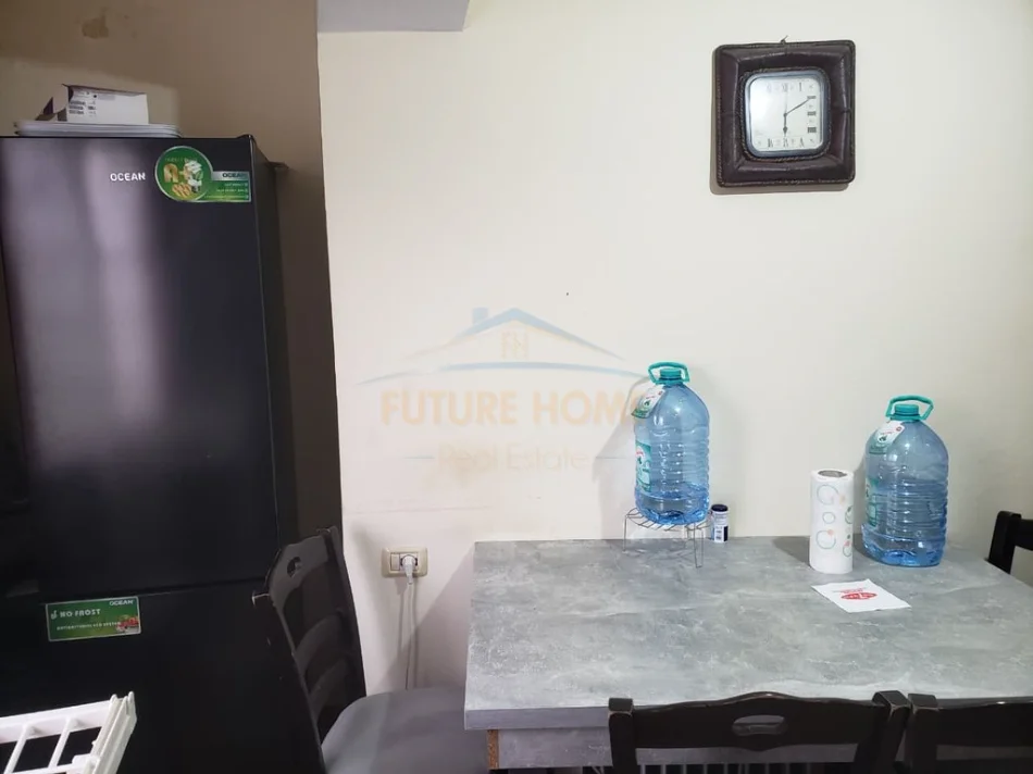Tirane, jepet me qera apartament 1+1 Kati 4, 65 m² 450 € (Laprake)