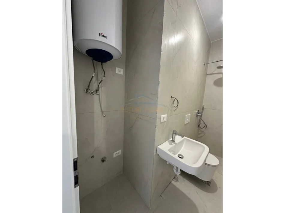 Tirane, shitet apartament 1+1+Ballkon Kati 8, 46 m² 89.000 € (Ali Demi, Kompleksi Kadiu)
