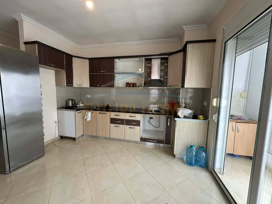 Tirane, shitet apartament 3+1 Kati 6, 134 m² 179.000 € 