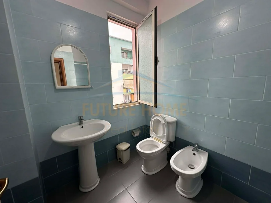 Tirane, shitet apartament 3+1 Kati 6, 134 m² 179.000 € 